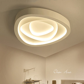 现代简约吸顶灯