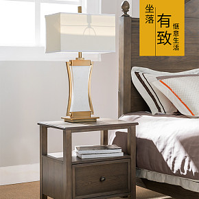 現(xiàn)代時(shí)尚新美式床頭柜