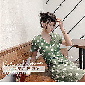 复古波点连衣裙