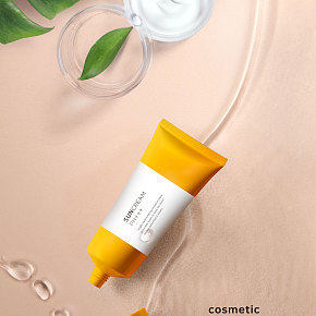 夏季防晒补水护肤化妆品广告海报1